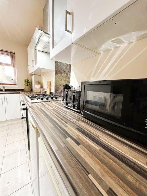 Bright & Spacious Split Level Flat In Kennington London Exterior foto